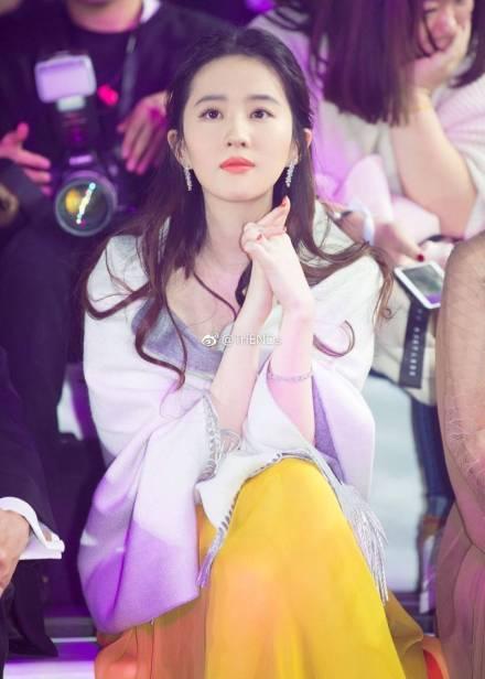 明星网红路人美女视频,明星网红与路人美女的时尚对决