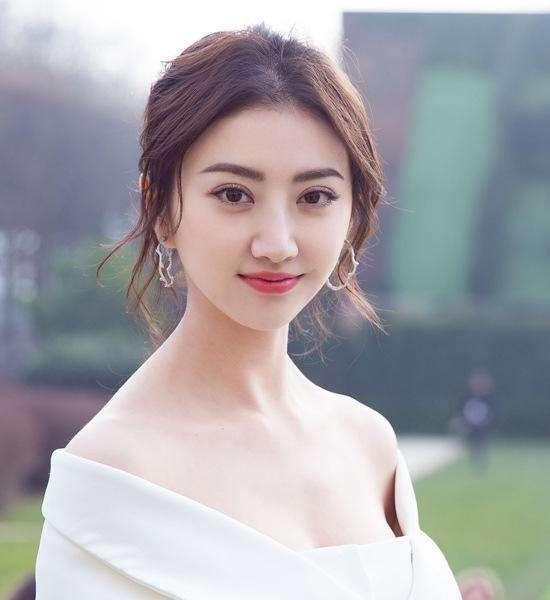 有些人对明星网红,闪耀与争议并存的时代镜像