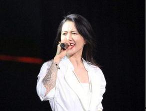 女明星网红在酒吧喝酒,女明星网红的畅饮瞬间