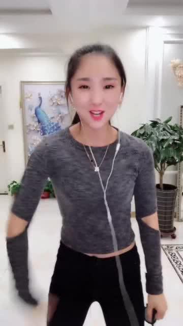 漂亮明星网红是谁呀视频,视频中的热门漂亮明星网红是谁？
