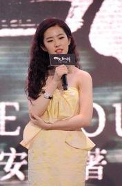 明星网红喜欢戴丝巾手套,明星网红的时尚新宠