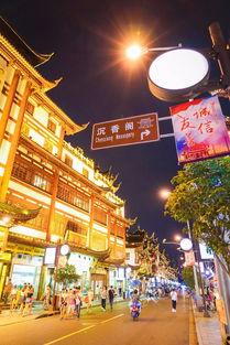 上海外滩今日明星网红,明星网红闪耀，共绘时尚新篇章